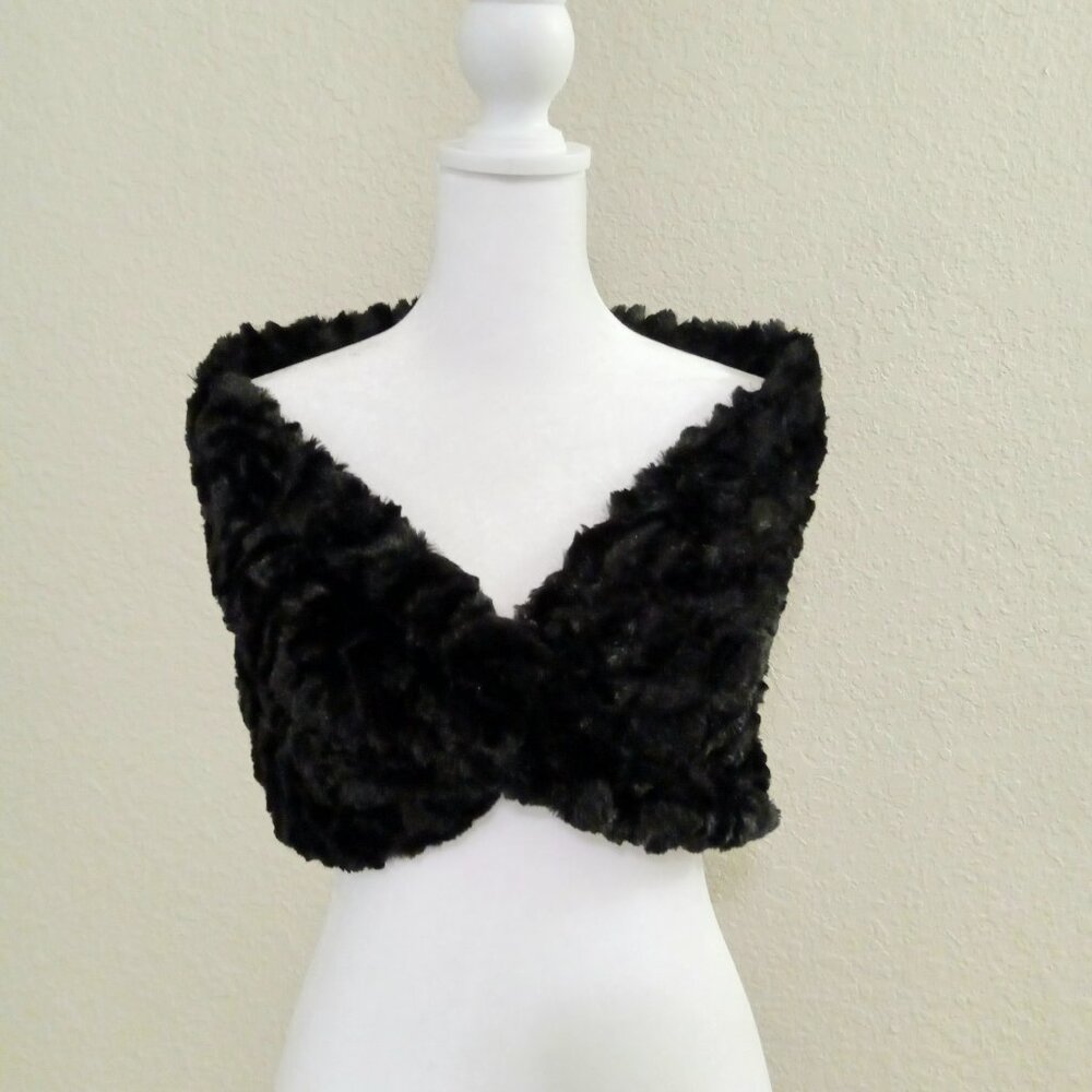 Avenue Faux Fur Infinity Mobwife Twist Black Swirl Wrap Scarf